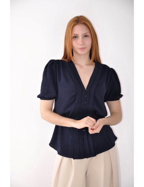 BLUSA CON PLIEGUES Y BOTONES