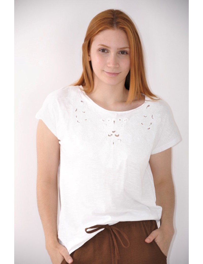 CAMISETA BORDADA