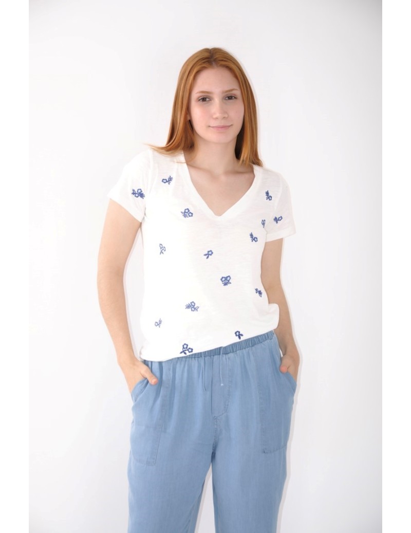 CAMISETA BORDADA