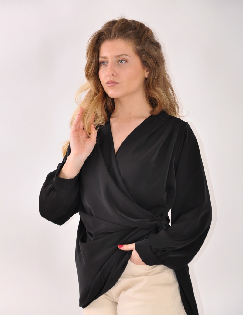 BLUSA CON NUDO 