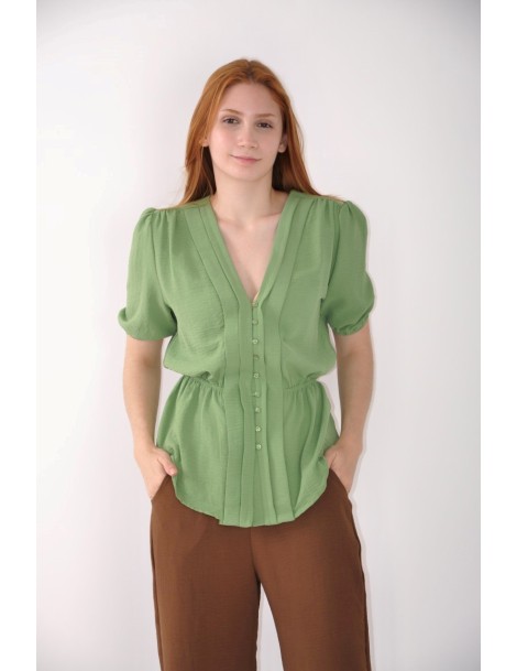 BLUSA CON PLIEGUES Y BOTONES