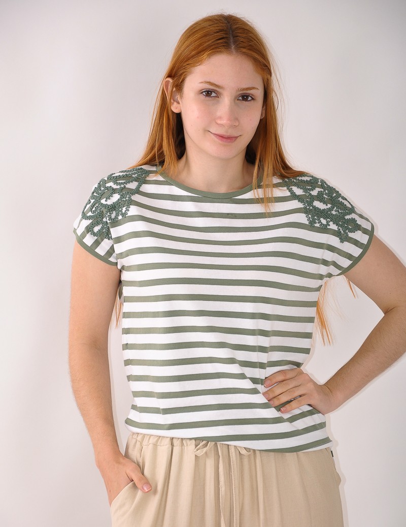 CAMISOLA ESTAMPADA C/FLORES