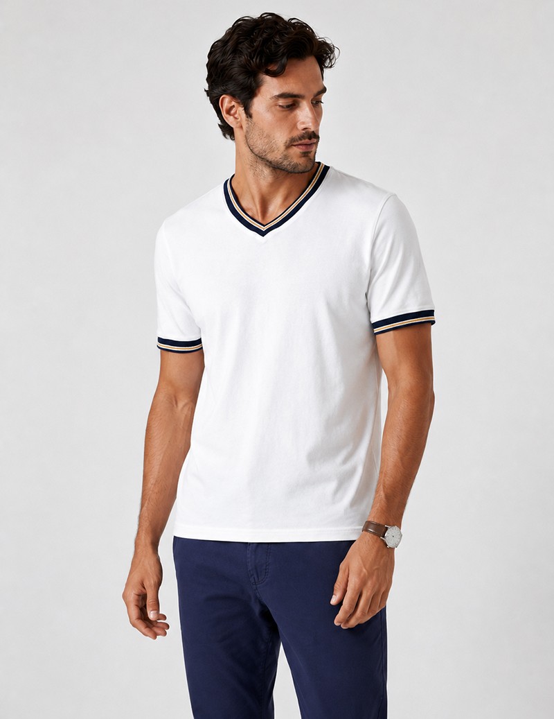 CAMISETA ESCOTE PICO