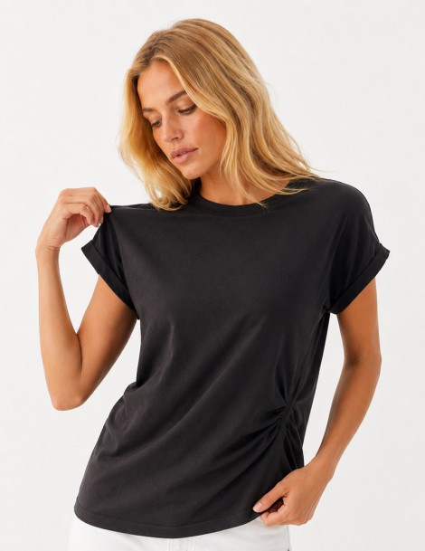 BLUSA C/PINÇAS EM BAIXO