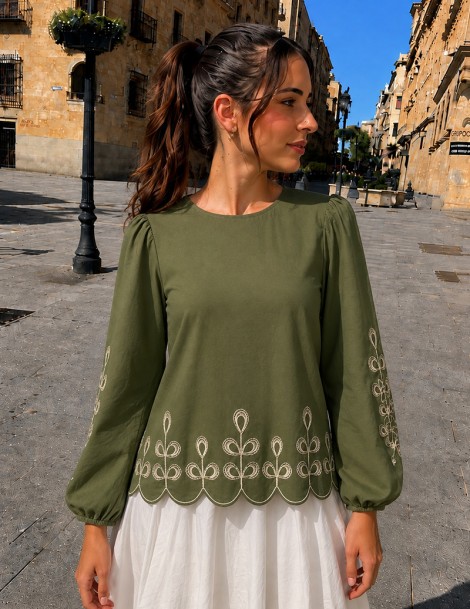 BLUSA BORDADA M/ LARGA